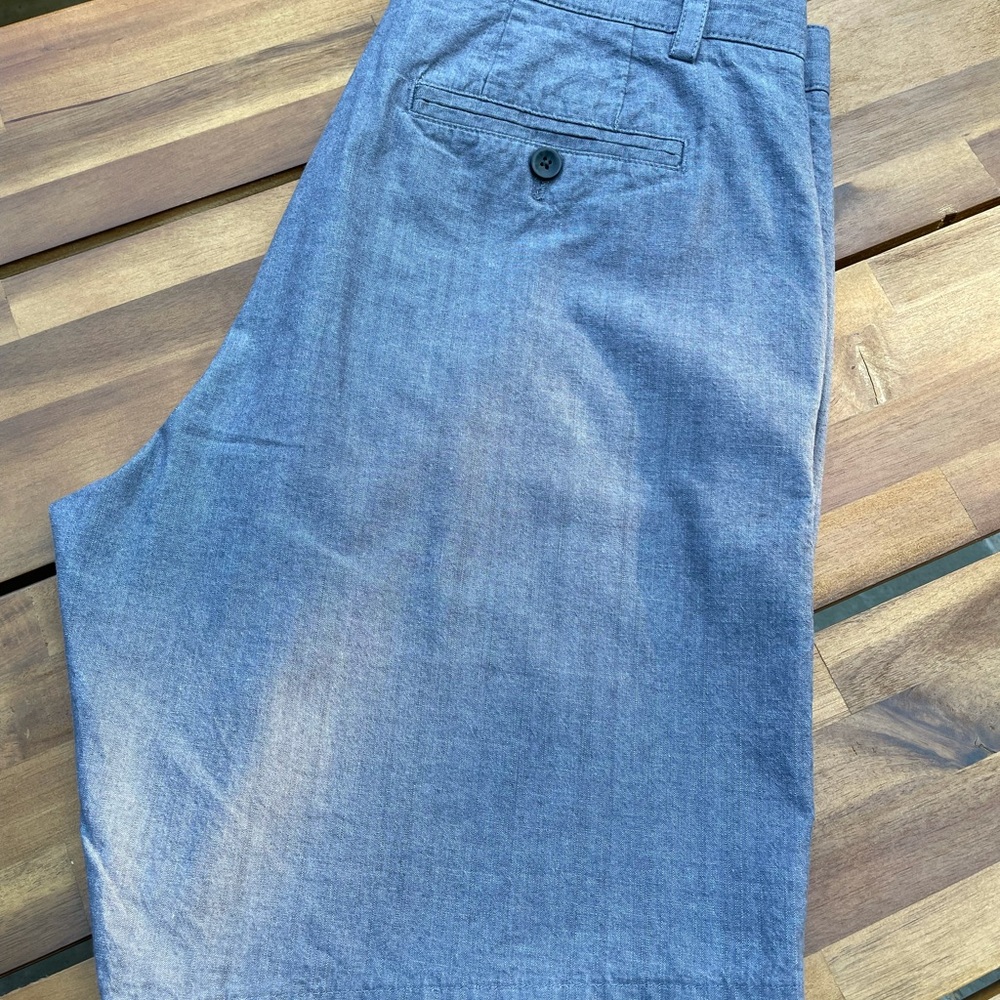 Banana Republic “Aiden” Shorts - Picture 3 of 8